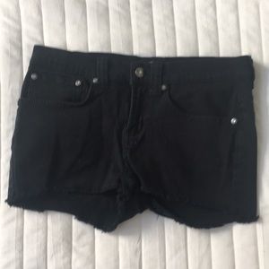 VENUS Women’s Black Shorts